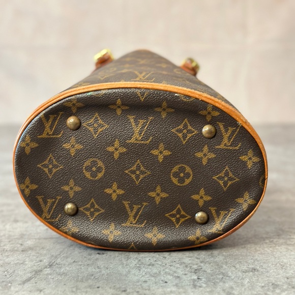 1. LOUIS VUITTON MONOGRAM PETIT BUCKET BAG. - Picture 6 of 14
